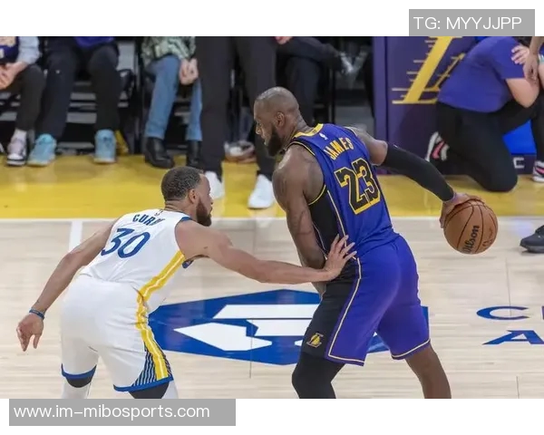 詹姆斯与库里或将错失评奖机会65场标准球星名单曝光